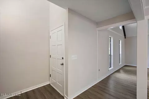 Entry Way - 214 Dublin Ct, Brandon, MS 39047 photo 1 of 4