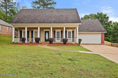 102 Parkview Ln, Brandon, MS 39047