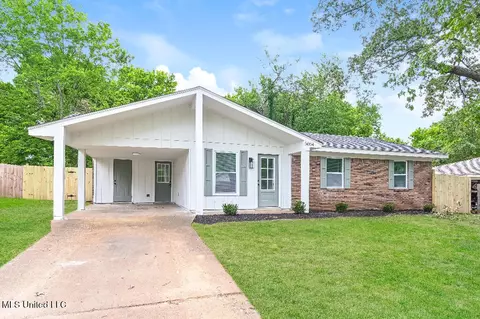 5654 Crestwood Dr, Horn Lake, MS 38637