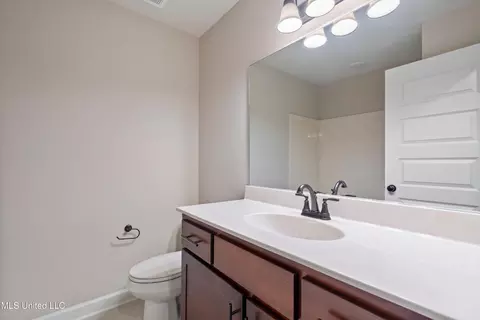 Bath - 6501 Carmel Pt, Walls, MS 38680 photo 3 of 3