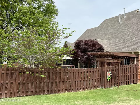 Exterior - 7231 Wind Dr, Olive Branch, MS 38654 photo 9 of 22