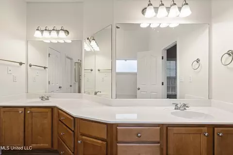 Bath - 7231 Wind Dr, Olive Branch, MS 38654 photo 1 of 5