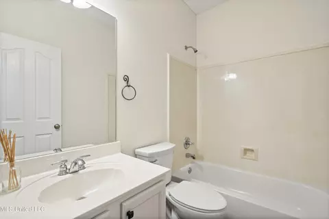 Bath - 7231 Wind Dr, Olive Branch, MS 38654 photo 3 of 5