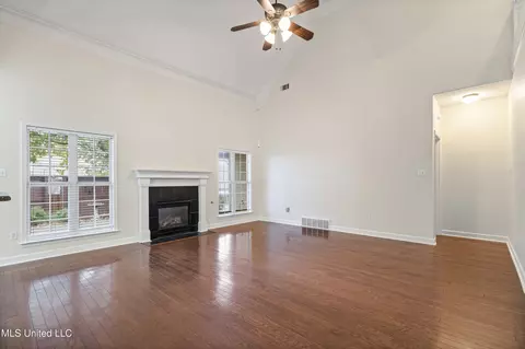 Living - 7231 Wind Dr, Olive Branch, MS 38654 photo 2 of 3