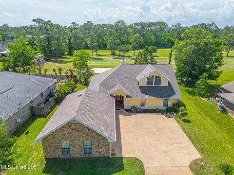 113 Fernwood Dr, Pass Christian, MS 39571