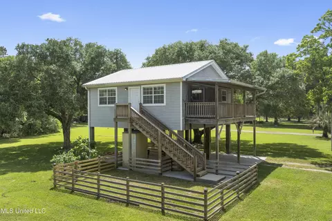 3021 Roberson Rd, Bay Saint Louis, MS 39520