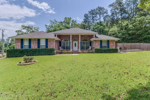 990 Kahana St, Diamondhead, MS 39525