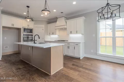 Kitchen - 1748 Baisley Dr, Nesbit, MS 38651 photo 2 of 3