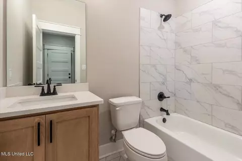 Bath - 1748 Baisley Dr, Nesbit, MS 38651 photo 1 of 4