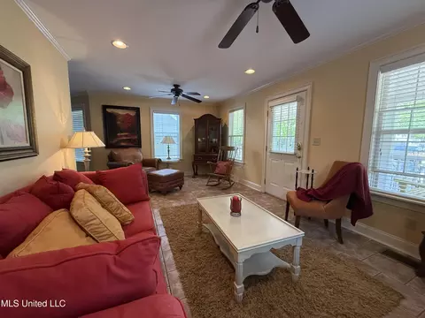 Living - 14 Patsy Path #98, Iuka, MS 38852 photo 2 of 3