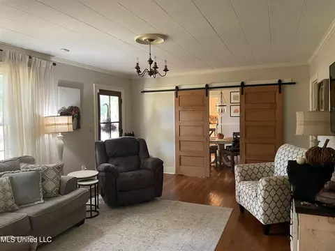 501 E Adams Ave, Greenwood, MS 38930 photo 3