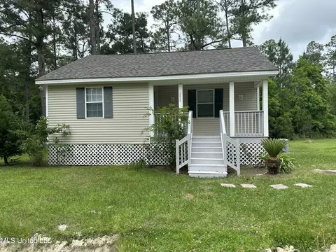 7060 Jefferson St, Bay Saint Louis, MS 39520