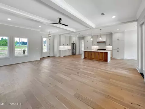 Living - 538 Stump Ridge Rd, Brandon, MS 39047 photo 5 of 6