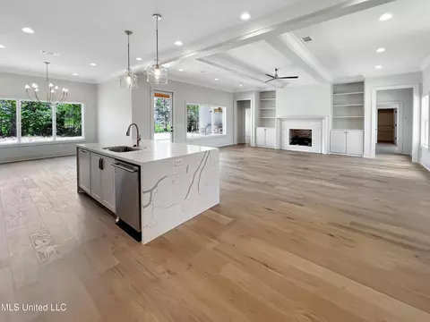 Living - 538 Stump Ridge Rd, Brandon, MS 39047 photo 3 of 6