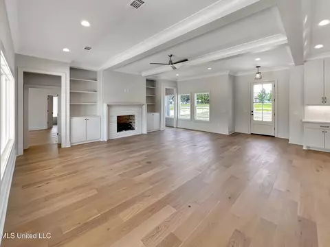 Living - 538 Stump Ridge Rd, Brandon, MS 39047 photo 4 of 6