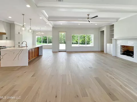 Living - 538 Stump Ridge Rd, Brandon, MS 39047 photo 1 of 6