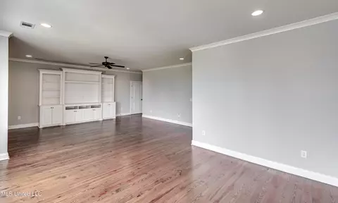 Living - 233 Arbor Trl, Brandon, MS 39047 photo 2 of 4