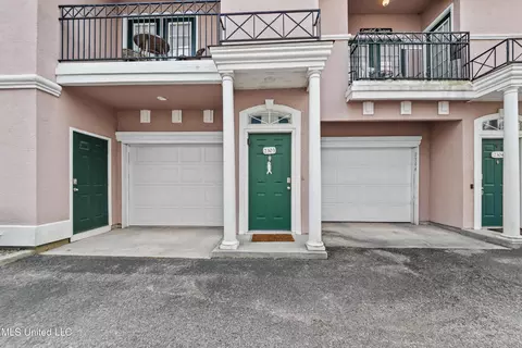 2252 Beach Dr #2303, Gulfport, MS 39507