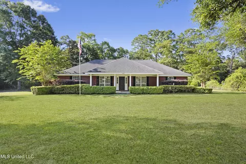 2005 Montcliff Dr, Vancleave, MS 39565