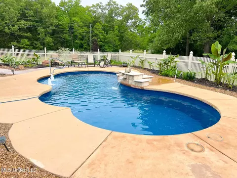 Exterior - 7401 Michael Dr, Hernando, MS 38632 photo 6 of 8