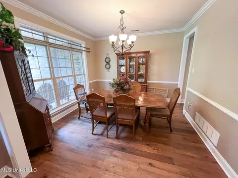 Dining - 7401 Michael Dr, Hernando, MS 38632 photo 2 of 4