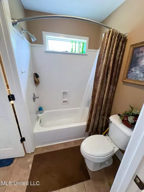Bath - 7401 Michael Dr, Hernando, MS 38632 photo 11 of 13