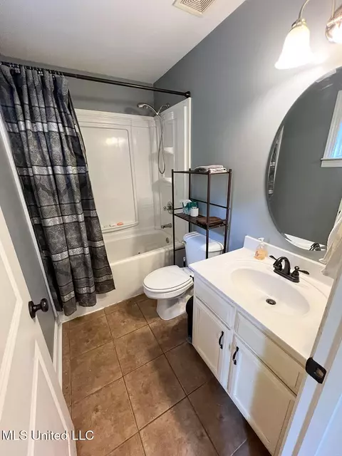 Bath - 7401 Michael Dr, Hernando, MS 38632 photo 9 of 13