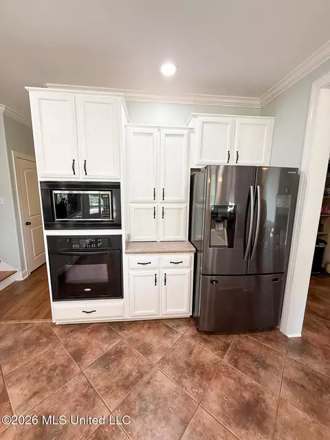 Kitchen - 7401 Michael Dr, Hernando, MS 38632 photo 6 of 7
