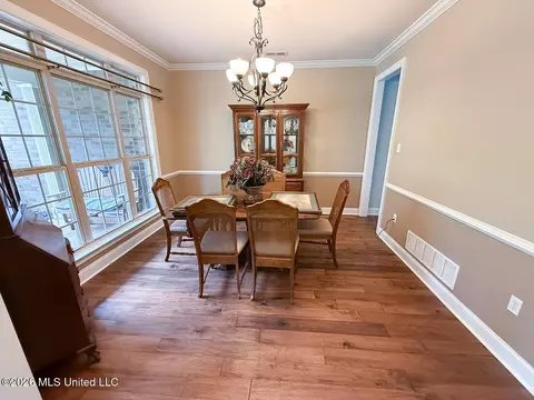 Dining - 7401 Michael Dr, Hernando, MS 38632 photo 5 of 7