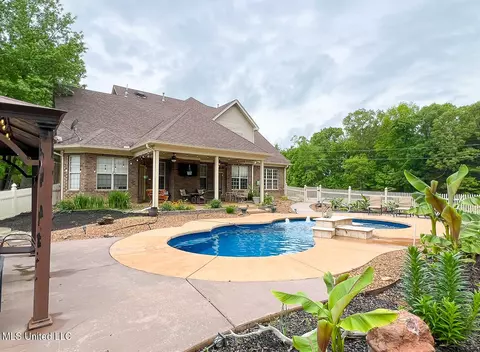 Exterior - 7401 Michael Dr, Hernando, MS 38632 photo 3 of 8