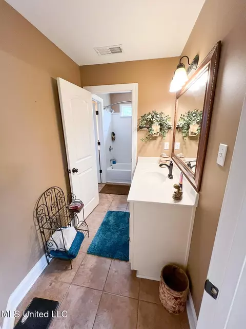Bath - 7401 Michael Dr, Hernando, MS 38632 photo 13 of 13