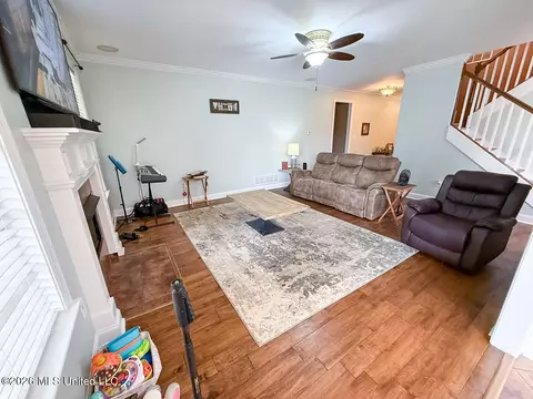 Living - 7401 Michael Dr, Hernando, MS 38632 photo 4 of 4