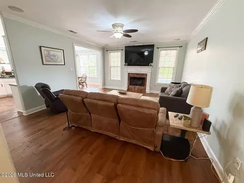 Living - 7401 Michael Dr, Hernando, MS 38632 photo 2 of 2