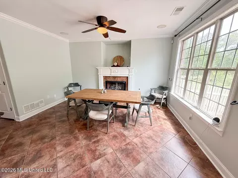Dining - 7401 Michael Dr, Hernando, MS 38632 photo 2 of 7