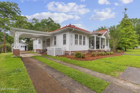 369 E Peace St, Canton, MS 39046 photo 3