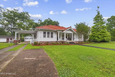 369 E Peace St, Canton, MS 39046 photo 4