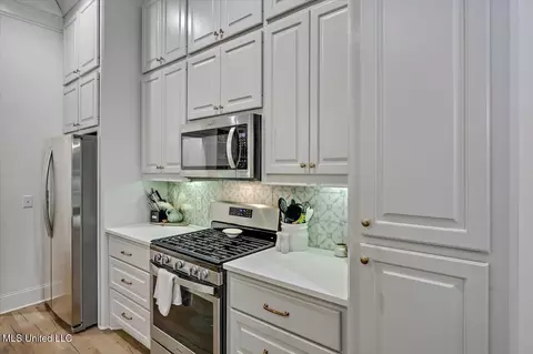 Kitchen - 112 Tara Dr, Flora, MS 39071 photo 3 of 4