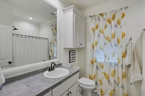 Bath - 112 Tara Dr, Flora, MS 39071 photo 3 of 3