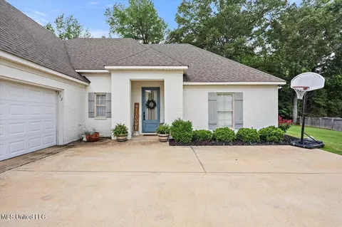 Exterior - 112 Tara Dr, Flora, MS 39071 photo 2 of 10