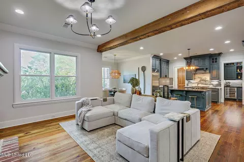 Living - 112 Fenwick Cir, Madison, MS 39110 photo 7 of 8