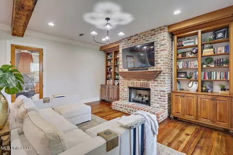 Living - 112 Fenwick Cir, Madison, MS 39110 photo 5 of 8