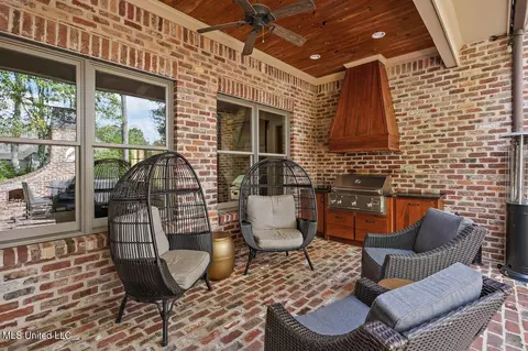 Exterior - 112 Fenwick Cir, Madison, MS 39110 photo 7 of 13