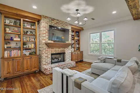 Living - 112 Fenwick Cir, Madison, MS 39110 photo 8 of 8