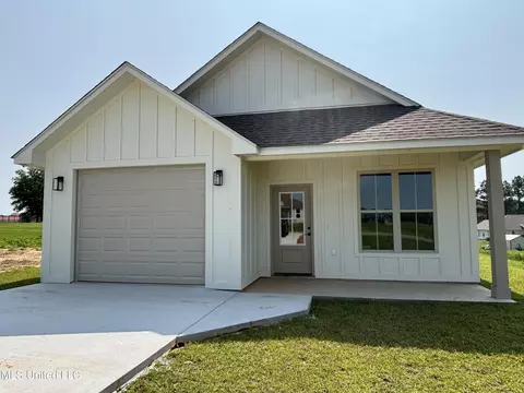 34 Governors Cir, Poplarville, MS 39470