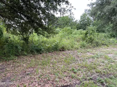 9237 Seacliff Blvd, Ocean Springs, MS 39564