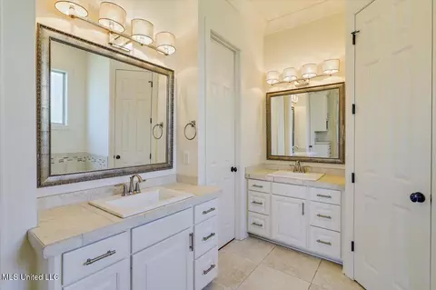 Bath - 128 Mullherrin Dr, Madison, MS 39110 photo 2 of 6