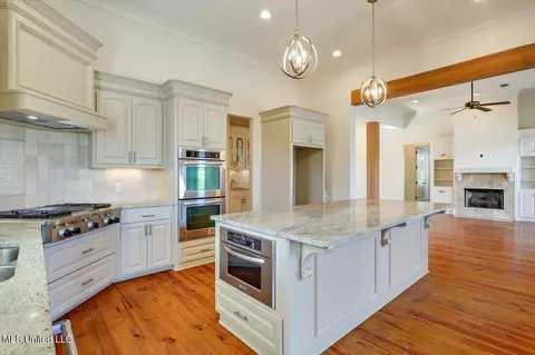 Kitchen - 128 Mullherrin Dr, Madison, MS 39110 photo 2 of 4