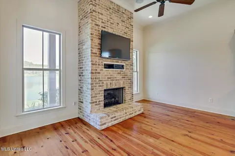 Living - 128 Mullherrin Dr, Madison, MS 39110 photo 4 of 5