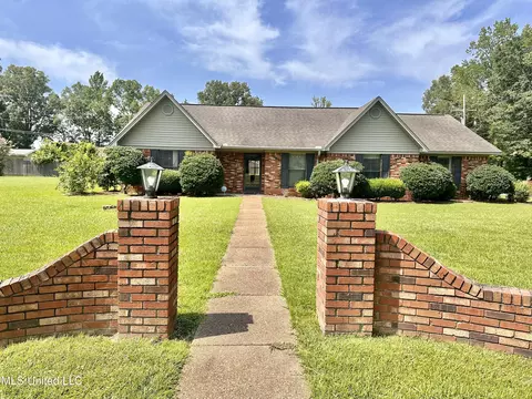 18 Nash Dr, Grenada, MS 38901