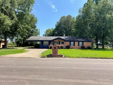 110 Hodges Dr, Greenwood, MS 38930
